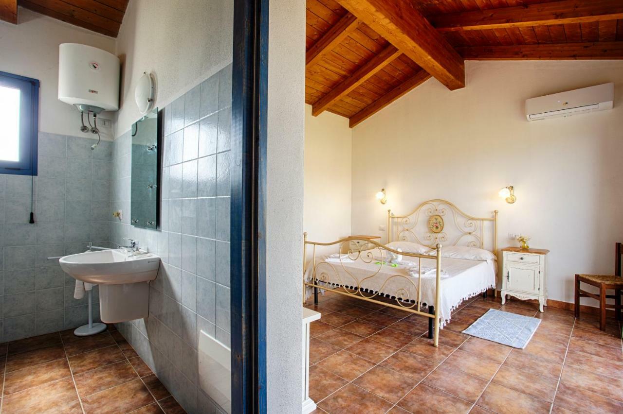 Agriturismo Mieleamaro Villa Olbia Buitenkant foto