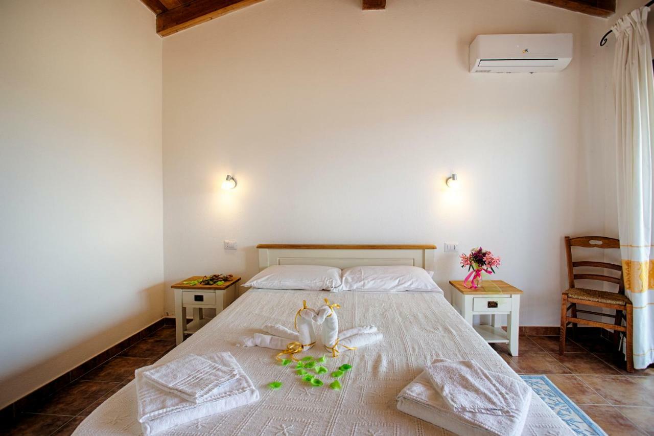 Agriturismo Mieleamaro Villa Olbia Buitenkant foto